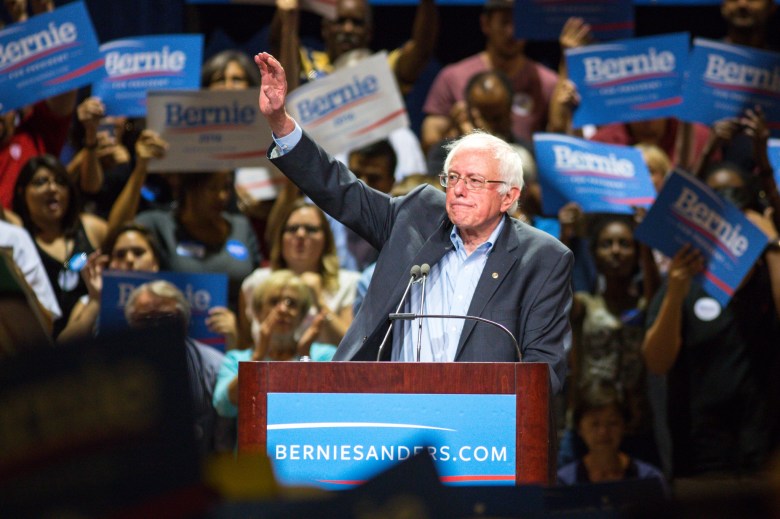 ct-bernie-sanders-obama-dan-pfeiffer-20150719.jpeg